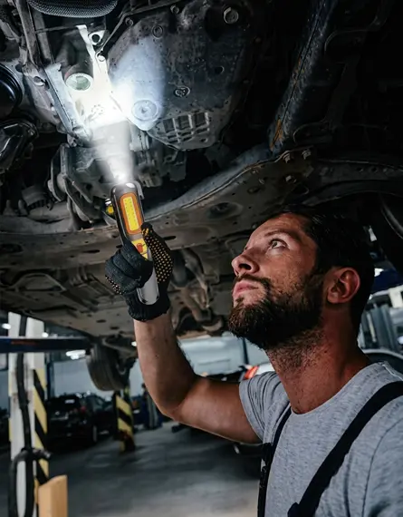 reparando el auto